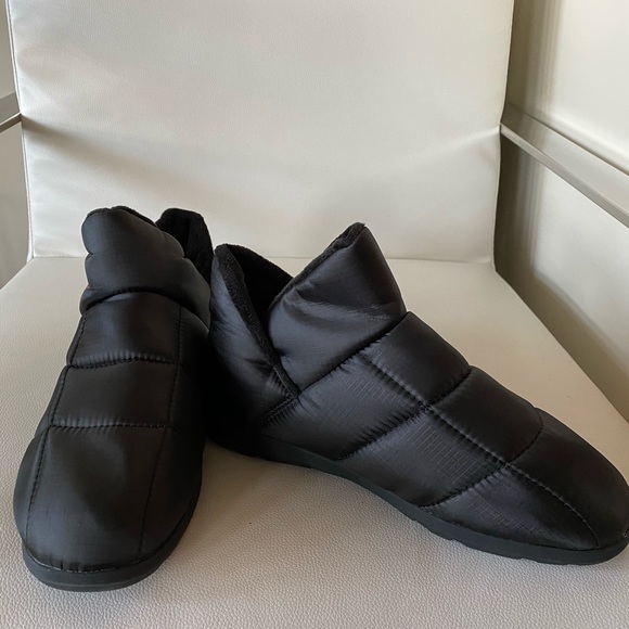 Women’s 8 - Avalanche comfortable Slip-Ons - Picture 4 of 6